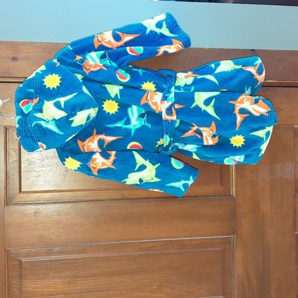 EUC Shark Terry Hooded Robe w Attached Belt - Picture 6 of 9